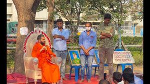 ಕಾರ್ಮಿಕರಿಗೆ ಸೇವಾ ಭದ್ರತೆ ನೀಡುವಂತಹ ಕಾಯ್ದೆ ತಿದ್ದುಪಡಿ ಮಾಡಿ: ನಂಜಾವದೂತ ಶ್ರೀ 