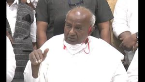 ಉಪ ಚುನಾವಣೆಯಲ್ಲಿ ಸ್ಪರ್ಧೆ ವಿಚಾರ: ಎಚ್‌.ಡಿ. ಕುಮಾರಸ್ವಾಮಿ ಹೇಳಿಕೆಗೆ ದೇವೇಗೌಡರ ಪ್ರತಿಕ್ರಿಯೆ!