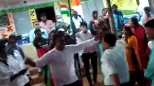 ವಿಡಿಯೋ; ಗ್ರಾಮ ವಾಸ್ತವ್ಯದಲ್ಲಿ ಬಂಗಾರಪೇಟೆ ತಹಶೀಲ್ದಾರ್ ಡ್ಯಾನ್ಸ್! 