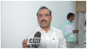  ಮಹಾರಾಷ್ಟ್ರ ಆರೋಗ್ಯ ಸಚಿವ ರಾಜೇಶ್ ತೊಪೆರಿಗೆ ಕೊರೊನಾ ಪಾಸಿಟಿವ್ 