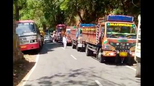 ಕೇರಳದಲ್ಲಿ ಕರ್ನಾಟಕದ ವಾಹನಗಳನ್ನು ತಡೆದು ಪ್ರತಿಭಟನೆ: ಕಾರಣ? 