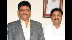 ಕಮಲ ಬಿಟ್ಟು ಕೈ ಸೇರುತ್ತಾರೆಂಬ ವದಂತಿಗೆ ಸಚಿವ ನಾರಾಯಣಗೌಡ ಹೇಳಿದ್ದೇನು?