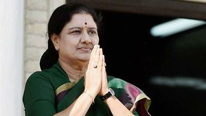 ಪಕ್ಷದ ಉಚ್ಚಾಟನೆ ಪ್ರಶ್ನಿಸಿ ಕೋರ್ಟ್ ಮೊರೆ ಹೋದ ಶಶಿಕಲಾ