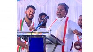 ದೇಶಕ್ಕಾಗಿ ಬಿಜೆಪಿಯಿಂದ ಒಬ್ಬನಾದ್ರು ಸತ್ತಿದ್ದಾನಾ?: ಮಾಜಿ ಸಿಎಂ ಪ್ರಶ್ನೆ