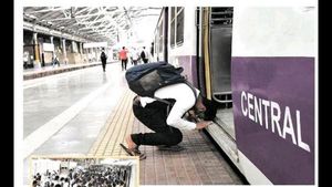 ರೈಲಿಗೆ ತಲೆಬಾಗಿ ನಮಸ್ಕರಿಸಿದ ವ್ಯಕ್ತಿ; ಭಾವುಕ ಚಿತ್ರಕ್ಕೆ ಮೆಚ್ಚುಗೆ ಮಹಾಪೂರ
