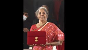 ಕೇಂದ್ರ ಬಜೆಟ್‌ಗೆ ಬಂಗಾಳಿಗಳದ್ದೇ ಚಿಂತೆ; ನಿರ್ಮಲಾ ಸೀರೆಯಲ್ಲಿ ಅಡಗಿತ್ತಾ ಮರ್ಮ?