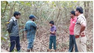 ಹೈಸ್ಕೂಲ್ ಹುಡ್ಗಿ ನಾಪತ್ತೆ; ಕಾಡಿನಲ್ಲಿ ಕೈಕಾಲು ಕಟ್ಟಿದ ಸ್ಥಿತಿಯಲ್ಲಿ ಪತ್ತೆ! 