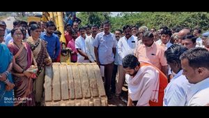 ಅಜ್ಞಾತ ಸ್ಥಳದಿಂದ ಹೊರಬಂದು ಸಾರ್ವಜನಿಕವಾಗಿ ಕಾಣಿಸಿಕೊಂಡ ಸತೀಶ್ ಜಾರಕಿಹೊಳಿ 