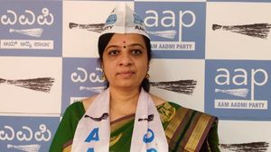 ರಮೇಶ್ ಜಾರಕಿಹೊಳಿ ರಾಜೀನಾಮೆ ಪಡೆಯಿರಿ: ಎಎಪಿ ಮಹಿಳಾ ಘಟಕ ಆಗ್ರಹ 