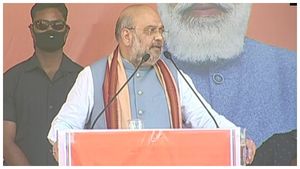 ನನ್ನ ಹೆಲಿಕಾಪ್ಟರ್‌ನಲ್ಲಿ ತೊಂದರೆಯಾಯ್ತು, ಅದನ್ನು ಸಂಚು ಎನ್ನುವುದಿಲ್ಲ: ದೀದಿಗೆ ಶಾ ಟಾಂಗ್