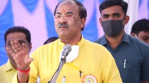 ಶೀಘ್ರವೇ ನಾಡಗೀತೆಗೆ ಕತ್ತರಿ; ಸುಳಿವು ಕೊಟ್ಟ ಸಚಿವರು 