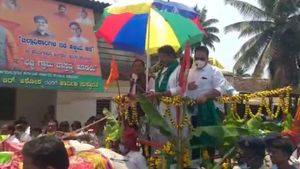 ಹುಬ್ಬಳ್ಳಿ: ಸ್ಥಳದಲ್ಲಿಯೇ ಪರಿಹಾರ ಭರವಸೆ ನೀಡಿದ ಸಚಿವ ಆರ್.ಅಶೋಕ್ 