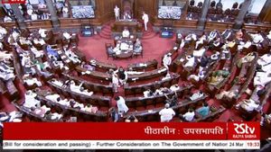 ದೆಹಲಿ ಸರ್ಕಾರ ಮಸೂದೆ ವಿವಾದ: ರಾಜ್ಯಸಭೆಯಲ್ಲಿ ಗದ್ದಲ