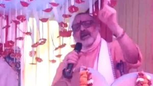  ಅಧಿಕಾರಿಗಳು ಮಾತು ಕೇಳಿಲ್ಲವೆಂದರೆ ಬಾರುಕೋಲಿನಿಂದ ಬಾರಿಸಿ; ಬಿಜೆಪಿ ನಾಯಕನ ಹೇಳಿಕೆ