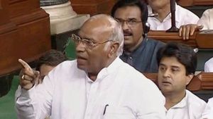  ಚುನಾಯಿತ ನಾಯಕರದ್ದೇ ಈ ಸ್ಥಿತಿಯಾದರೆ, ರಾಜ್ಯದಲ್ಲಿ ಕಾನೂನಿನ ಕಥೆಯೇನು; ಖರ್ಗೆ