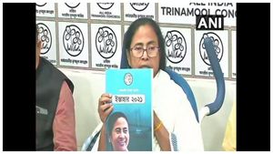 ಬಂಗಾಳ ಚುನಾವಣೆ: ಟಿಎಂಸಿಯ ಪ್ರಣಾಳಿಕೆ ಬಿಡುಗಡೆ ಮಾಡಿದ ಮಮತಾ ಬ್ಯಾನರ್ಜಿ 