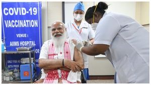 ದೆಹಲಿಯ ಏಮ್ಸ್ ಆಸ್ಪತ್ರೆಯಲ್ಲಿ ಕೊರೊನಾ ಲಸಿಕೆ ಪಡೆದ ಪ್ರಧಾನಿ ಮೋದಿ 