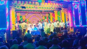 ನಿಖಿಲ್ ಕುಮಾರಸ್ವಾಮಿ ಭಾಷಣಕ್ಕೆ ಅಡ್ಡಿ: ಅಸಲಿಗೆ ಅಲ್ಲಿ ನಡೆದಿದ್ದೇನು?