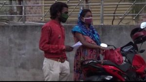 ಗರ್ಭಿಣಿಯನ್ನು ಉರಿಬಿಸಿಲಿನಲ್ಲಿ 3 ಕಿ.ಮೀ ನಡೆಸಿದ ಮಹಿಳಾ ಪೊಲೀಸ್ ಅಮಾನತು 