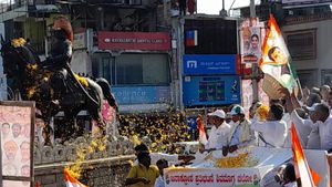 ಕಾಂಗ್ರೆಸ್ ಕಾರ್ಯಕರ್ತರ ವಿರುದ್ಧ ಸುಳ್ಳು ಕೇಸ್ ಹಾಕಿದರೆ ಠಾಣೆಗೆ ಮುತ್ತಿಗೆ: ಸಿದ್ದರಾಮಯ್ಯ ಎಚ್ಚರಿಕೆ