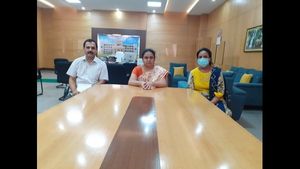 ರಾಮನಗರ: 3ನೇ ಹಂತದ ಕೋವಿಡ್-19 ಲಸಿಕಾ ಕಾರ್ಯಕ್ರಮಕ್ಕೆ ಜಿಲ್ಲಾಧಿಕಾರಿ ಚಾಲನೆ 