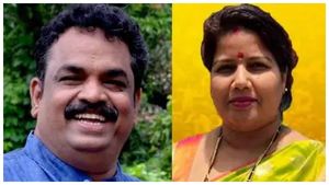 ಕಾರವಾರ; ವೇದಿಕೆಯಲ್ಲಿಯೇ ಹಾಲಿ, ಮಾಜಿ ಶಾಸಕರ ಕಿತ್ತಾಟ 