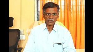 ರಾಮನಗರ: ರೇಷ್ಮೆ ಬೆಳೆಗಾರರಿಗೆ 1.5 ಕೋಟಿ ಹಣ ವಂಚಿಸಿ ನಾಪತ್ತೆಯಾದ ರೇಷ್ಮೆ ಮಾರುಕಟ್ಟೆ ಅಧಿಕಾರಿ 
