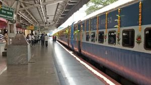 ಹಬ್ಬದ ವಿಶೇಷ, ಪ್ಯಾಸೆಂಜರ್ ರೈಲುಗಳು ಜೂನ್ ತನಕ ವಿಸ್ತರಣೆ 