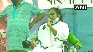 ಹತ್ರಾಸ್ ಅತ್ಯಾಚಾರದ ಬಗ್ಗೆ ಏಕೆ ಮಾತನಾಡಲಿಲ್ಲ ಅಮಿತ್ ಶಾ: ಮಮತಾ