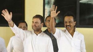 ಟೈಮ್ಸ್ ನೌ ಸಮೀಕ್ಷೆ: ಡಿಎಂಕೆ- ಕಾಂಗ್ರೆಸ್ ಮೈತ್ರಿಗೆ ಭರ್ಜರಿ ಜಯ 