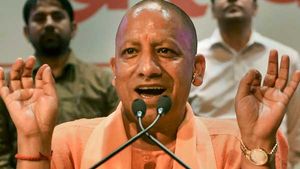ತನ್ನ ವಿರುದ್ಧದ ಪ್ರಕರಣಗಳನ್ನು ಒಂದೊಂದಾಗಿ ರದ್ದುಪಡಿಸಿಕೊಳ್ಳುತ್ತಿದ್ದಾರೆ ಯೋಗಿ: ಬಿಎಸ್‌ಪಿ ಸಂಸದ