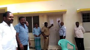 ಕನಕಪುರ: 'ಕೆಲಸಕ್ಕೆ ಹಾಜರಾಗಿ, ಇಲ್ಲವೇ ಮನೆ ಖಾಲಿ ಮಾಡಿ'; ಸಾರಿಗೆ ಇಲಾಖೆ ನೋಟಿಸ್