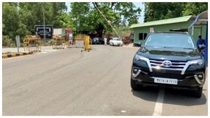 ಲಾಕ್‌ಡೌನ್ ಭೀತಿ: ಮಹಾರಾಷ್ಟ್ರದಿಂದ ಉತ್ತರ ಕನ್ನಡದತ್ತ ಬರುತ್ತಿರೋ ಜನ