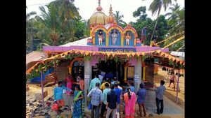 ಸರಳವಾಗಿ ನೆರವೇರಿದ ಮದ್ಯ, ಸಿಗರೇಟು ಪ್ರಿಯ ಖಾಪ್ರಿ ದೇವರ ಜಾತ್ರೆ