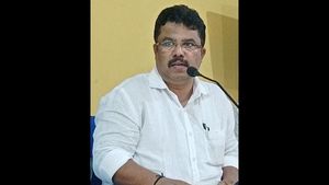 ಆನಂದ್ ಅಸ್ನೋಟಿಕರ್ ಮಾನಸಿಕ ಆರೋಗ್ಯ ಪ್ರಶ್ನಿಸಿದ ಬಿಜೆಪಿ! 