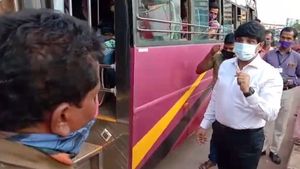 ಕೋವಿಡ್ ನಿಯಮ ಉಲ್ಲಂಘನೆ; ಪ್ರಯಾಣಿಕರನ್ನು ಇಳಿಸಿದ ಡಿಸಿ! 
