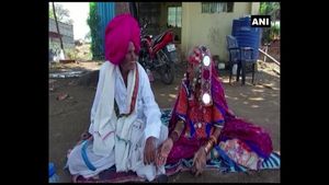 ಸಮಾಧಾನದ ಸುದ್ದಿ: ಮಹಾರಾಷ್ಟ್ರದಲ್ಲಿ ಕೊವಿಡ್-19 ಗೆದ್ದ ವೃದ್ಧ ದಂಪತಿ 