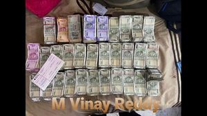 ಇಡಿ ದಾಳಿ: ತೆಲಂಗಾಣ ಮಾಜಿ ಸಚಿವರ ಅಳಿಯ ಮನೆಯಲ್ಲಿ ಕೋಟಿ ಕೋಟಿ!