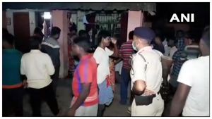 ಇವಿಎಂ ಸಹಿತ ಟಿಎಂಸಿ ಮುಖಂಡನ ಮನೆಯಲ್ಲಿ ಮಲಗಿದ್ದ ಅಧಿಕಾರಿ ಅಮಾನತು