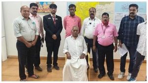 ದಾರಿ ತಪ್ಪಿದ್ದ ವ್ಯಕ್ತಿಯನ್ನು ಮಗನೊಟ್ಟಿಗೆ ಸೇರಿಸಿದ ರೈಲ್ವೆ ಅಧಿಕಾರಿ 