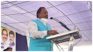ಸಿದ್ದರಾಮಯ್ಯಗೆ ಹುಚ್ಚು ಹಿಡಿದಿದೆ; ಸಚಿವ ಈಶ್ವರಪ್ಪ ತಿರುಗೇಟು
