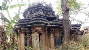 ಮಂಡ್ಯ; ಹೊಯ್ಸಳರ ಕಾಲದ ದೇಗುಲಕ್ಕೆ ಕಾಯಕಲ್ಪ ಎಂದು? 