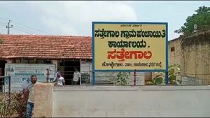 ಕೊರೊನಾ ಭೀತಿ: ಕೊಳ್ಳೇಗಾಲದ ಈ ಗ್ರಾಮದಲ್ಲಿ ಸ್ವಯಂ ನಿರ್ಬಂಧ