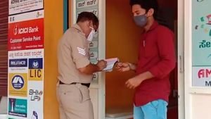 ಉಡುಪಿಯಲ್ಲಿ ಮಾಸ್ಕ್ ಧರಿಸದೆ ಓಡಾಡುವ ಜನರಿಗೆ ದಂಡ ಪ್ರಯೋಗ 