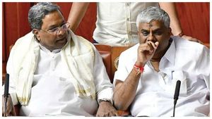  ಸಿದ್ರಾಮಣ್ಣ ಬರೀ ಪಾಪದ್ದು, ಅದಕ್ಕೆ ಏನೂ ಗೊತ್ತಾಗಲ್ಲ: ಮಾಜಿ ಸಿಎಂ ಬಗ್ಗೆ ಉಕ್ಕಿ ಹರಿದ ಎಚ್.ಡಿ.ರೇವಣ್ಣ ಪ್ರೀತಿ