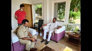 ದಾವಣಗೆರೆ ಬಳಿ ಮಾಜಿ ಸಚಿವ ಯುಟಿ ಖಾದರ್ ಕಾರು ಅಪಘಾತ 