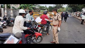 ಲಾಕ್‌ಡೌನ್ ಎಫೆಕ್ಟ್: ಅನ್ನದಾತರಿಗೆ ಪಾಸ್ ಇಲ್ಲ, ಜಮೀನಿಗೆ ಹೋಗೋಕು ಆಗ್ತಿಲ್ಲ