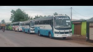 ವಿಜಯನಗರ: ಎಸ್ಎಲ್ಆರ್ ಕಾರ್ಖಾನೆಯಿಂದ ಕೊರೊನಾ ಮಾರ್ಗಸೂಚಿ ಉಲ್ಲಂಘನೆ
