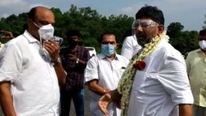 ಕುಟುಂಬ ಸಮೇತ ಧರ್ಮಸ್ಥಳಕ್ಕೆ ಭೇಟಿ ನೀಡಿದ ಕೆಪಿಸಿಸಿ ಅಧ್ಯಕ್ಷ ಡಿ.ಕೆ ಶಿವಕುಮಾರ್ 