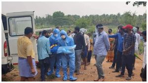ಕೋವಿಡ್ ಸೋಂಕಿತರ ಅಂತ್ಯಕ್ರಿಯೆಯಲ್ಲಿ ಪಾಲ್ಗೊಂಡ ಡಿ. ಕೆ. ಸುರೇಶ್ 